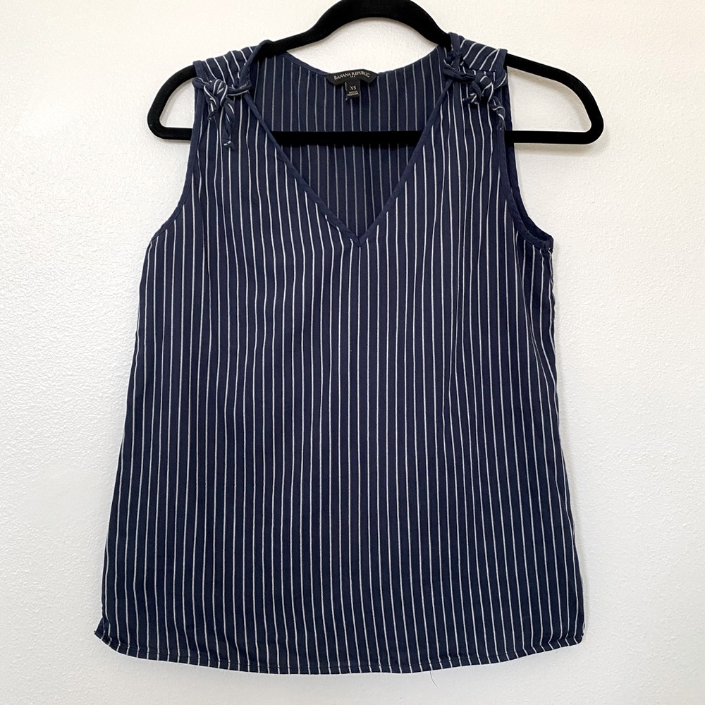 🌵 BR navy white stripe v neck sleeveless XS